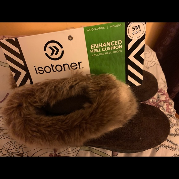 Isotoner cozy Woodlands slipper size 6.5-7 NWT